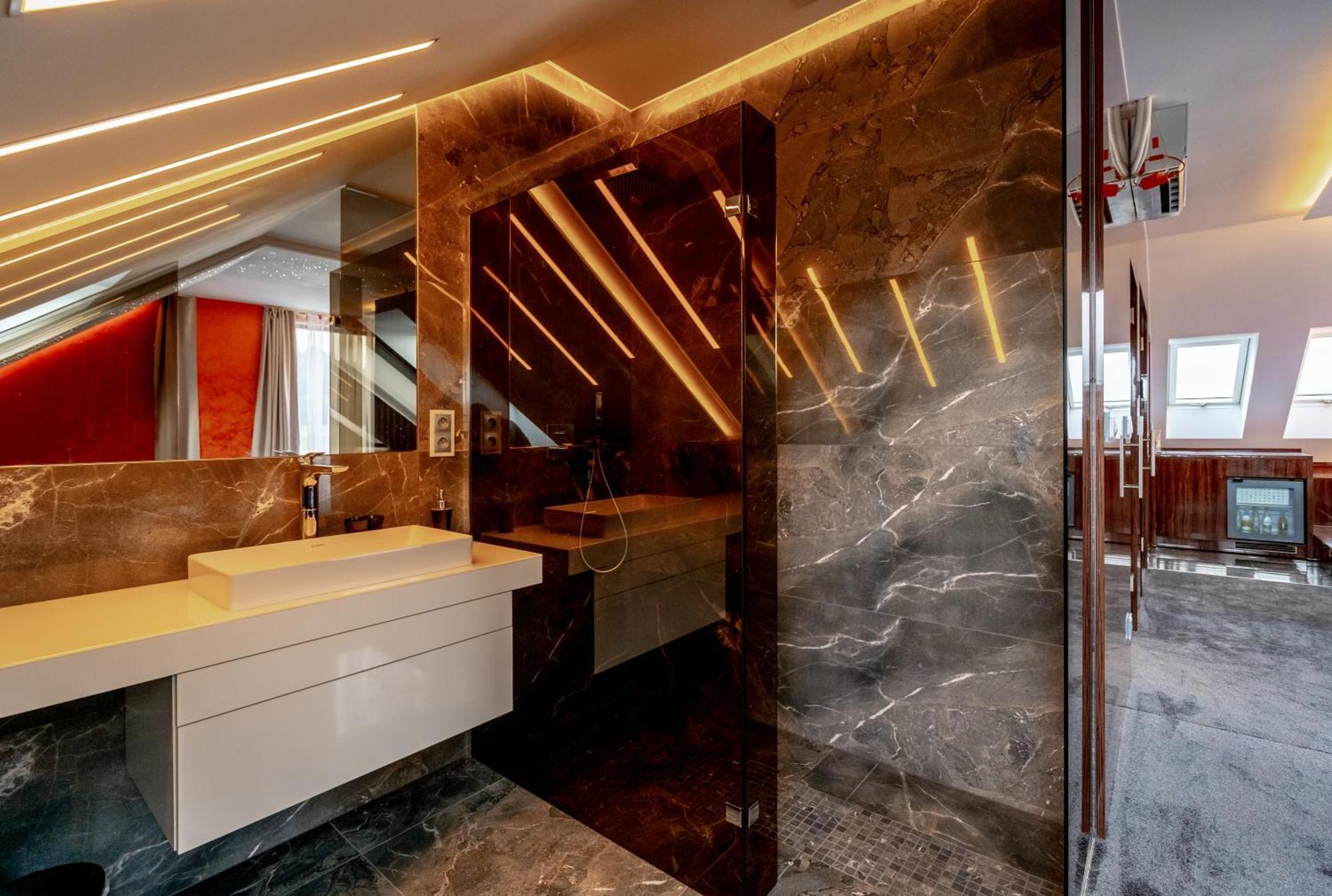 Aroma Gold Hotel Dolni Bousov Luaran gambar