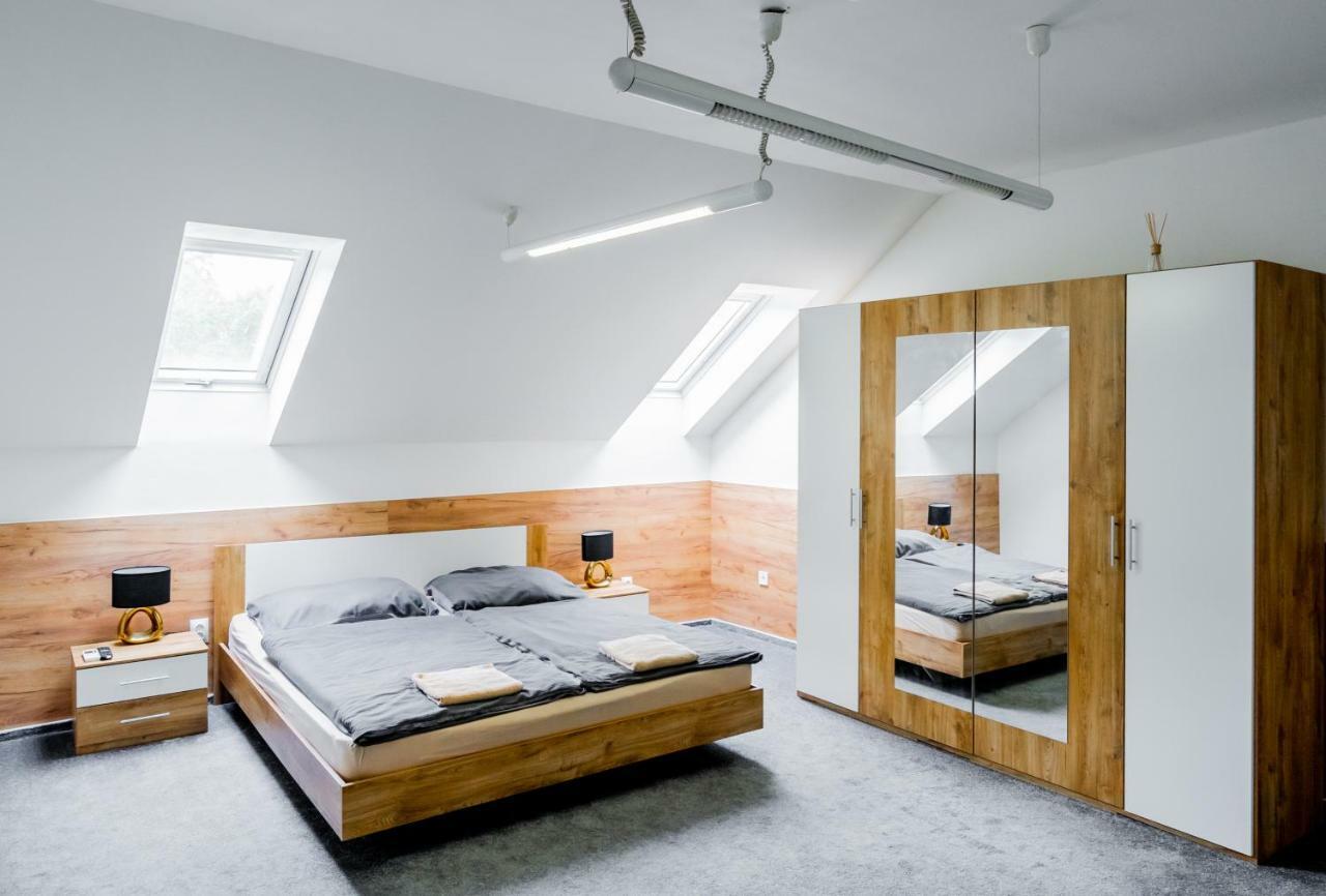 Aroma Gold Hotel Dolni Bousov Luaran gambar